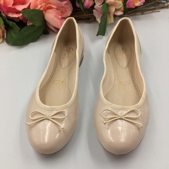 Clarks Shoes - NWT Clarks Couture Bloom Nude Pink Ballerina Flats
